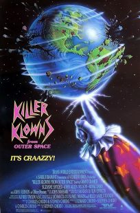 فیلم Killer Klowns from Outer Space 1988 1 MV5BOWQ0MjRiMzktNGYyMi00YjNkLTg5OGItOGM2MTBlZDAxNWRmXkEyXkFqcGc@. V1 SX500