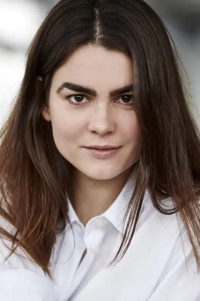 Annie Starke